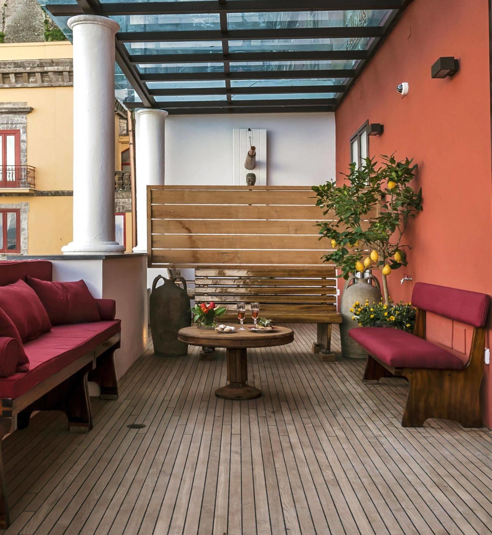 Yacht Club Capo Cervo Suites B&B Sorrento Buitenkant foto