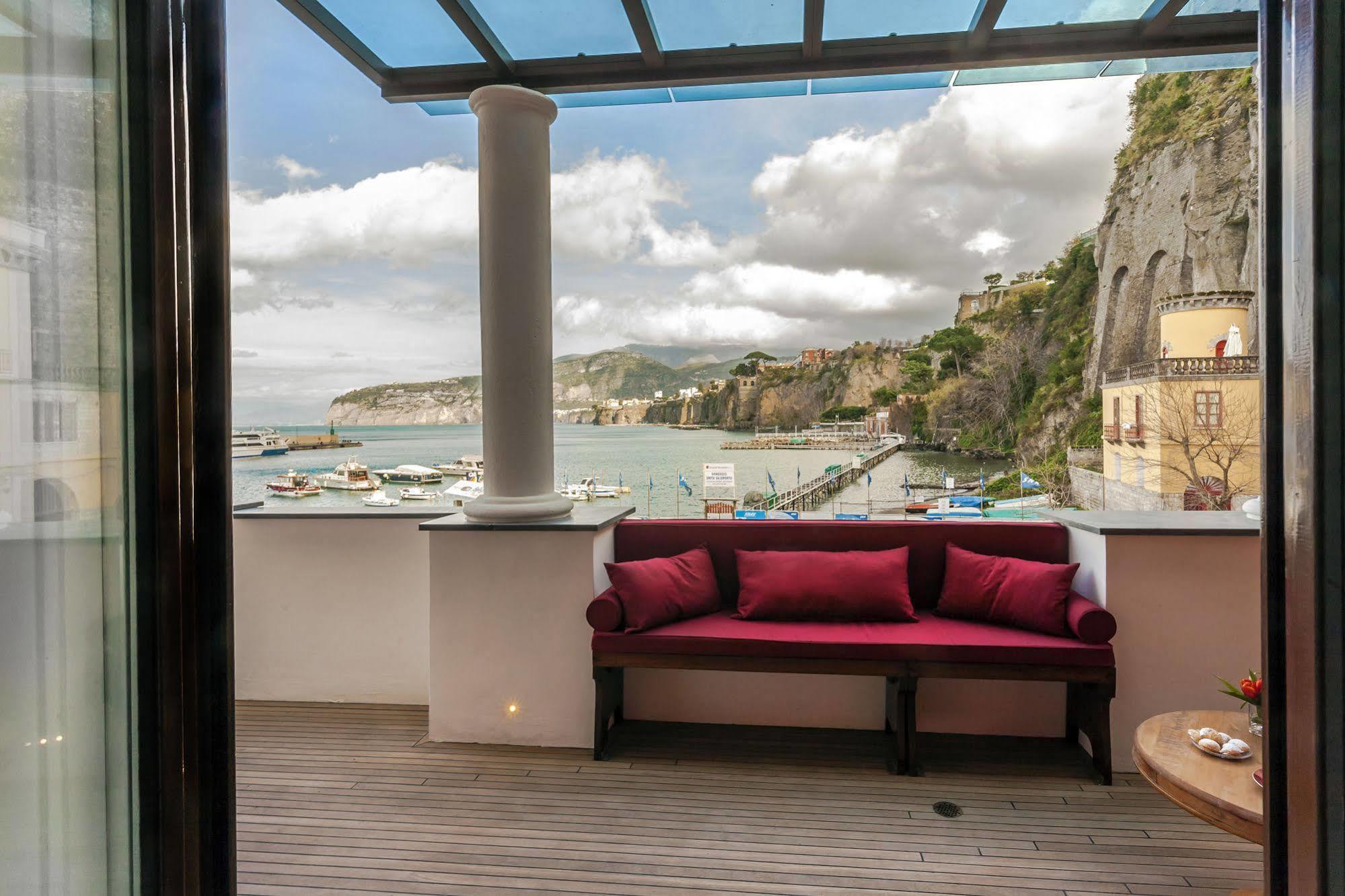 Yacht Club Capo Cervo Suites B&B Sorrento Buitenkant foto