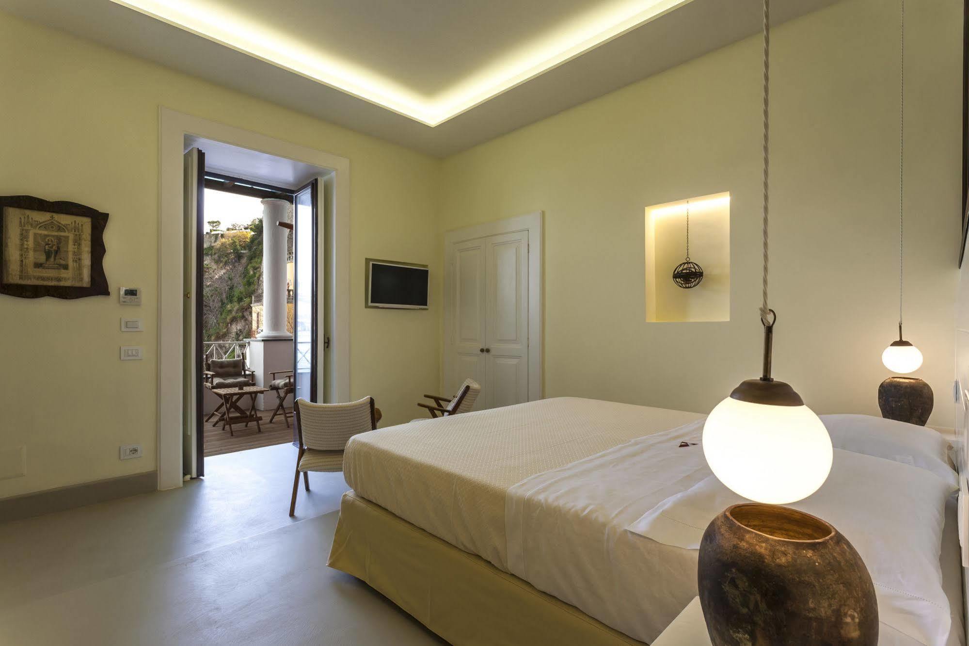 Yacht Club Capo Cervo Suites B&B Sorrento Buitenkant foto