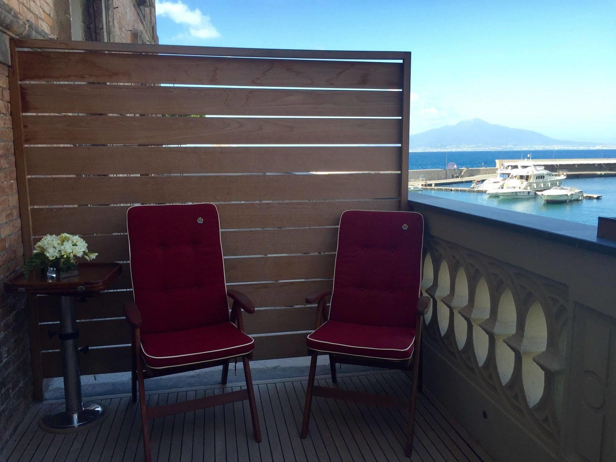 Yacht Club Capo Cervo Suites B&B Sorrento Buitenkant foto