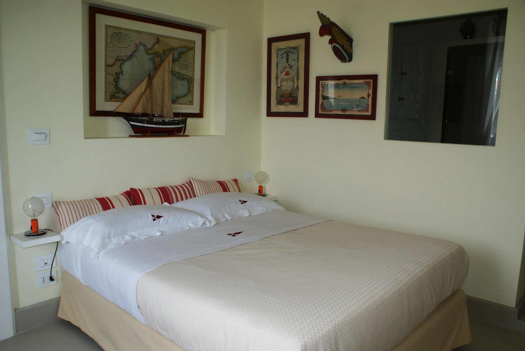 Yacht Club Capo Cervo Suites B&B Sorrento Buitenkant foto