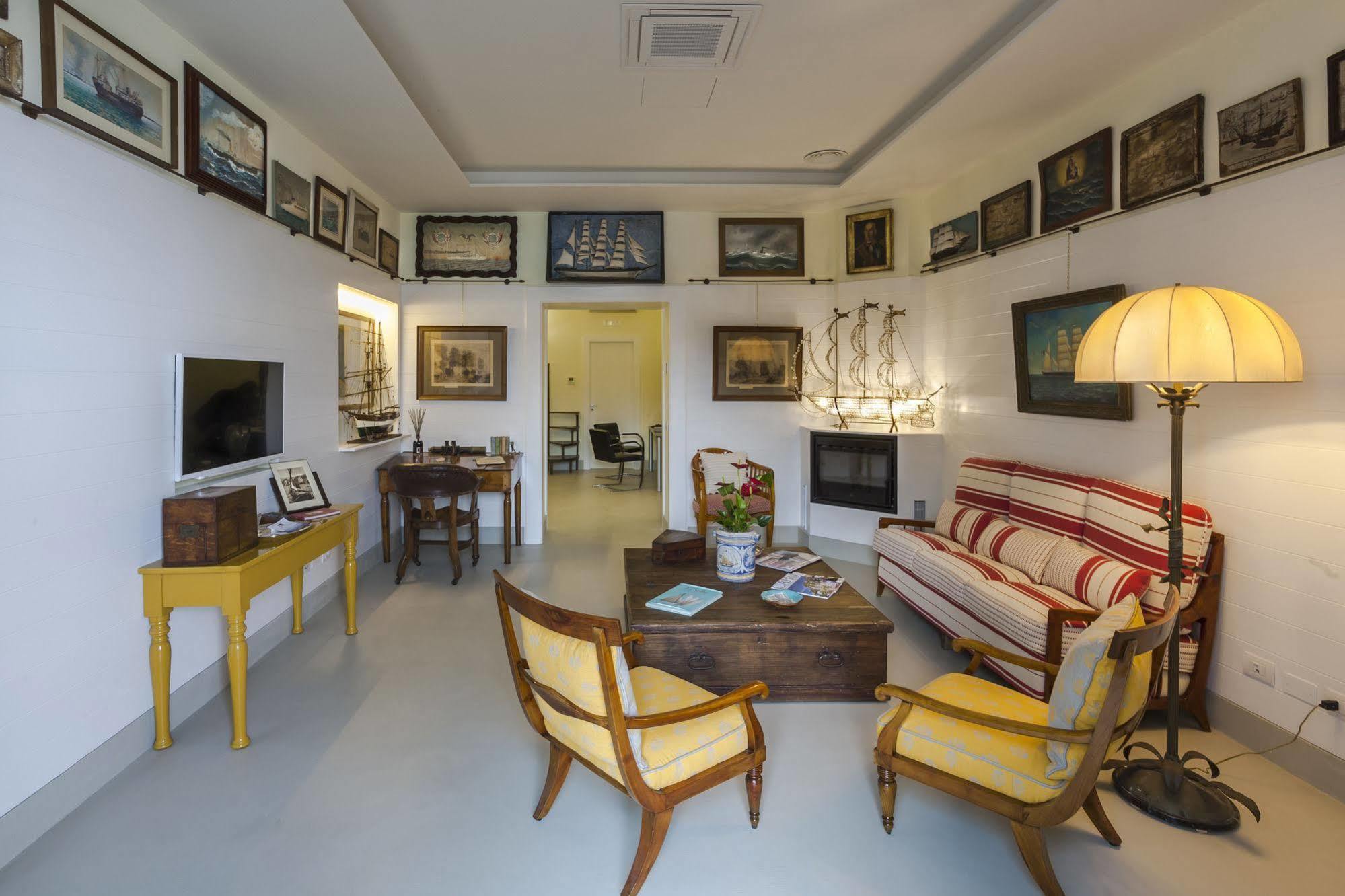 Yacht Club Capo Cervo Suites B&B Sorrento Buitenkant foto